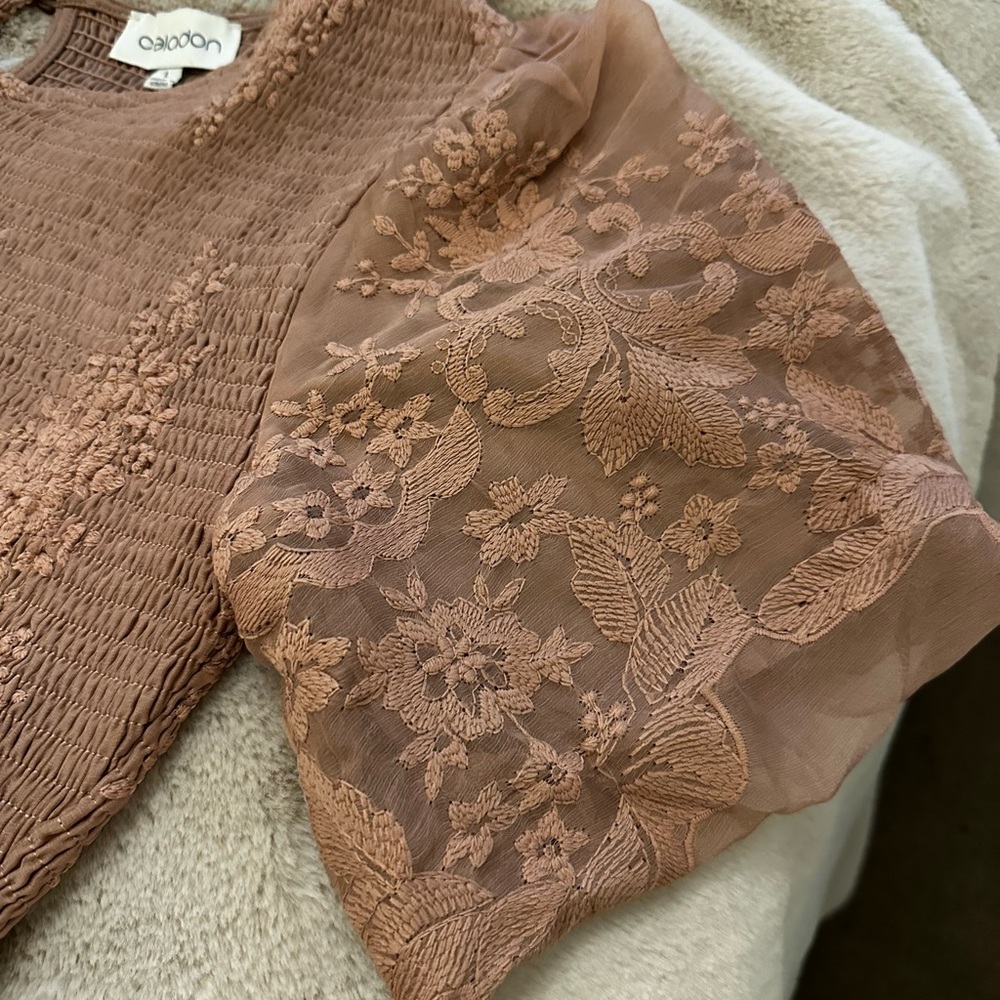 Beautiful & feminine Blush Lace Dress with Embroidery perfect for Spring! Size L - Picture 2 of 5